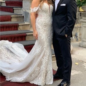 Essence of Australia wedding gown. Size 10. Colors: white/nude